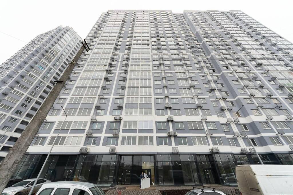 Современные Апартаменты Метро Харьковская Генератор В Доме Kiev Esterno foto